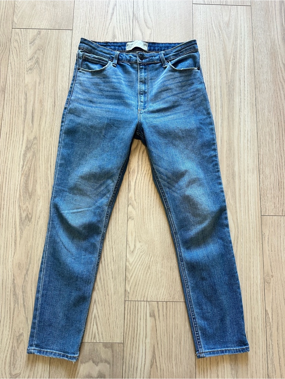 Abercrombie & Fitch Mid-Blue High Rise Ankle Jeans no distressing 28/6R
